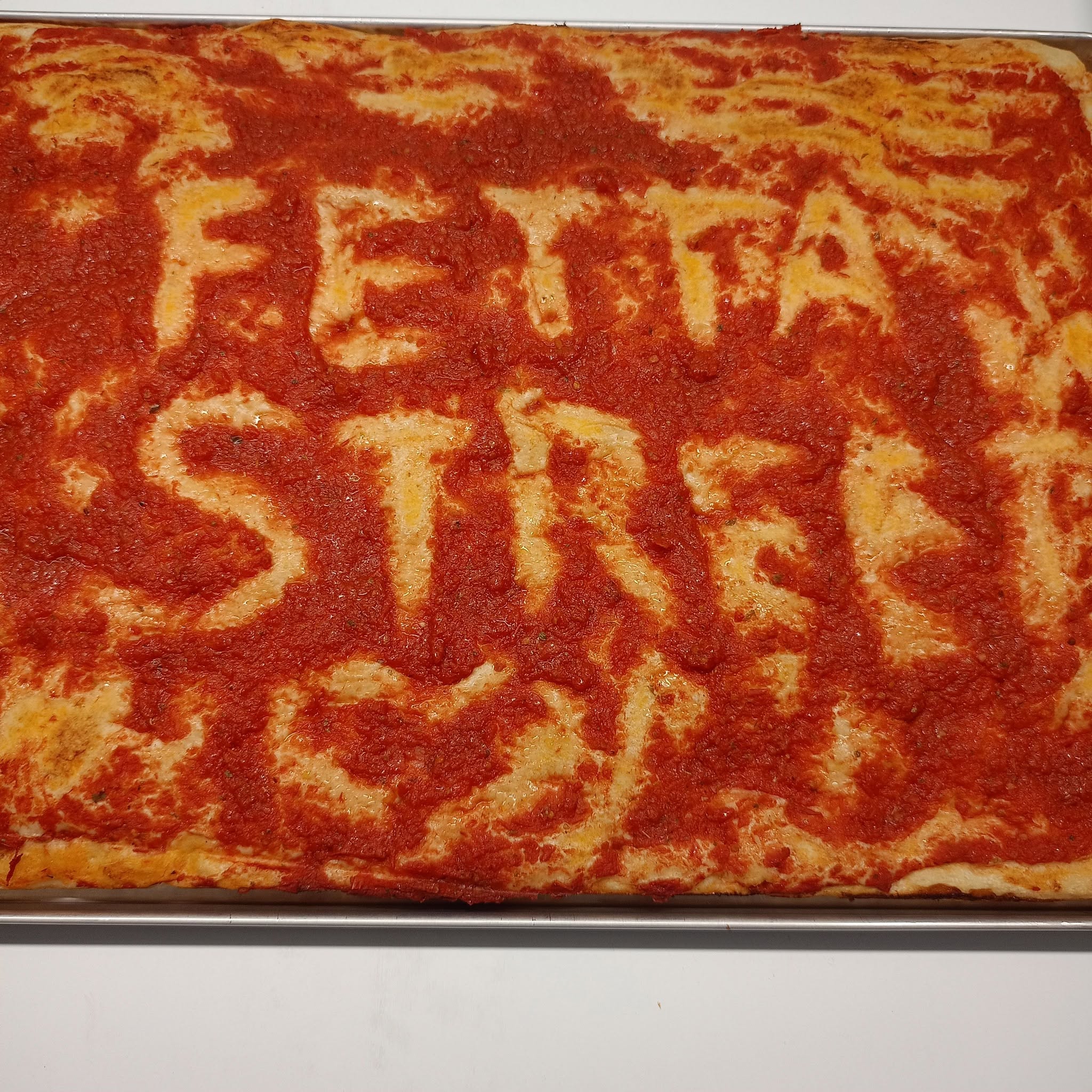 Pizza al pomodoro fresco