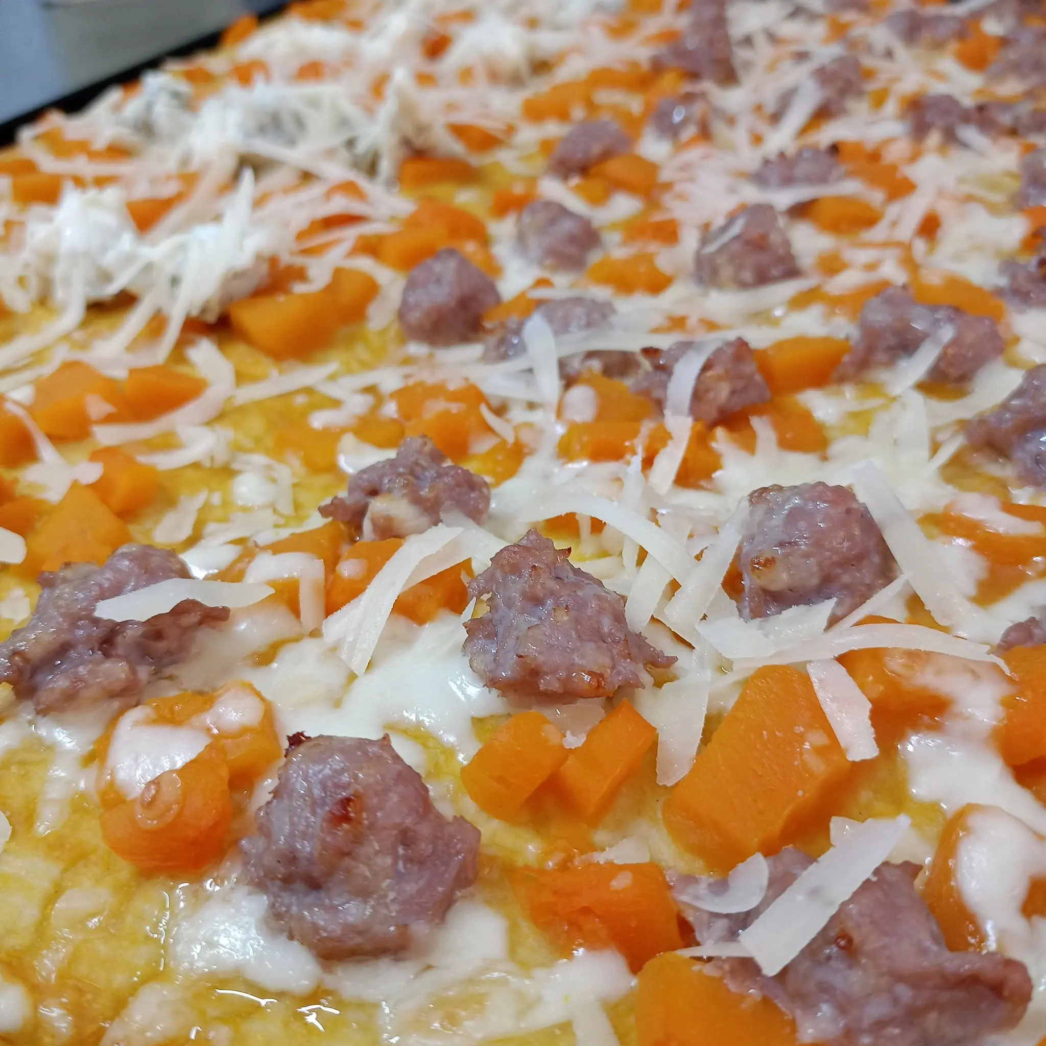 Pizza con salsiccia italiana